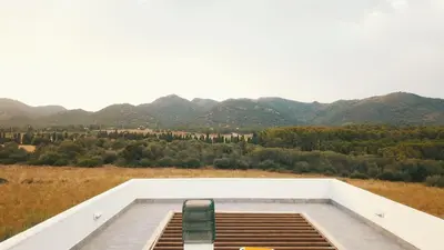 Vista generica sulle montagne o vista sulle montagne dall'interno dell'appartamento