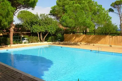 Piscina di Seaside Villa Near the Beach, Garden & BBQ o nelle vicinanze