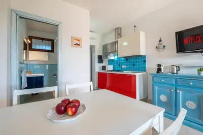 Cucina o angolo cottura di Family Villa - 3 minuti dal Mare e Giardino Privato