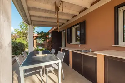 Balcone o terrazza di Dreamy Villa - Elegante a 3 minuti a piedi dal Mare- wi-fi e parcheggio privato