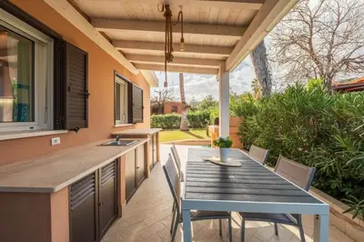 Balcone o terrazza di Dreamy Villa - Elegante a 3 minuti a piedi dal Mare- wi-fi e parcheggio privato