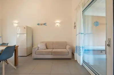 Area soggiorno di Dreamy Villa - Elegante a 3 minuti a piedi dal Mare- wi-fi e parcheggio privato