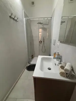 Bagno di QQMura house in centro
