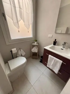 Bagno di QQMura house in centro