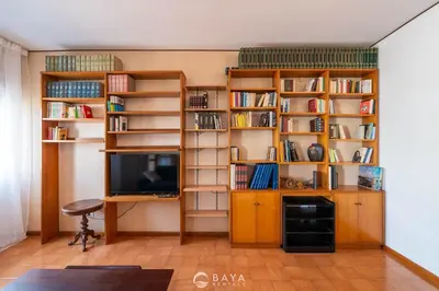 Biblioteca nell'appartamento