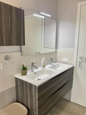 Bagno di Stefy House - Apartment in Cagliari- super Balcony