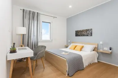Letto o letti in una camera di Casa Bloom - Penthouse city-center view & Free Parking