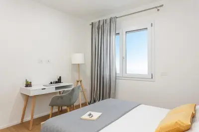 Letto o letti in una camera di Casa Bloom - Penthouse city-center view & Free Parking