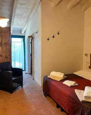 Letto o letti in una camera di Restored Stable Overlooking The Sea At Cova