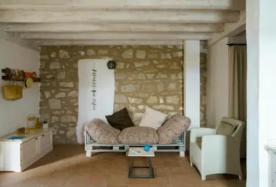Area soggiorno di Former Stable With Sea Access On San Pietro Island