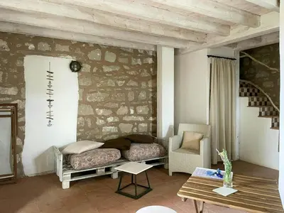 Area soggiorno di Former Stable With Sea Access On San Pietro Island