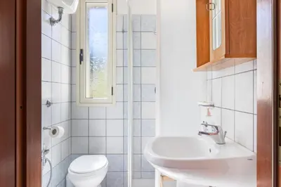 Bagno di GuestHost - Cozy Flat with Terrace by the Sea
