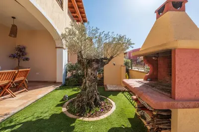 Giardino di Boutique Home- Modernità & Tradizione Sarda-5 minuti da spiagge e centro