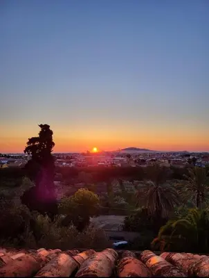 Alba o tramonto visti dall'interno dell'appartamento o dai dintorni