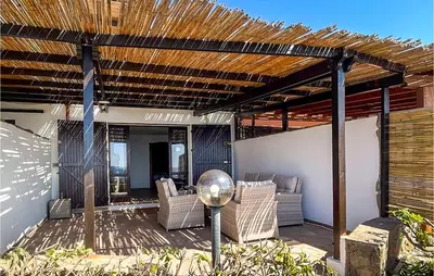 Patio o area all'aperto di 1 Bedroom Beach Front Home In Pistis