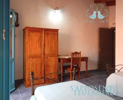 Letto o letti in una camera di S'Apposentu Teuladesu Affittacamere del Ristorante da Stefano