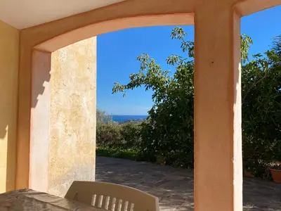 Paesaggio naturale nelle vicinanze della villa