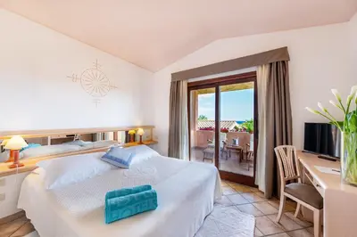 Letto o letti in una camera di Sant'Elmo Beach Hotel