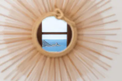 Vista generica sul mare o vista sul mare dall'interno dell'appartamento