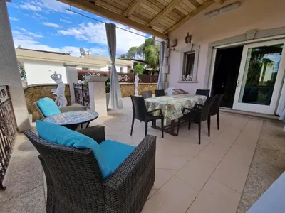 Balcone o terrazza di Casa Sinzias con piscina 9 posti letto
