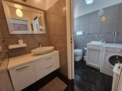 Bagno di Casa Sinzias con piscina 9 posti letto