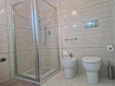 Bagno di Casa Sinzias con piscina 9 posti letto