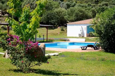 Piscina di Hotel Baia Cea o nelle vicinanze