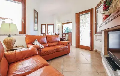 TV o dispositivi per l'intrattenimento presso 3 Bedroom Nice Home In Costa Rei -Ca-