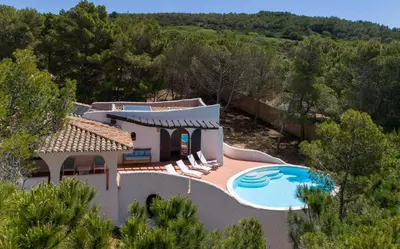 Piscina di Villa Eliana sul Mare o nelle vicinanze