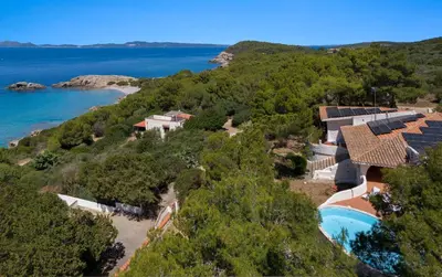 Paesaggio naturale nelle vicinanze della villa