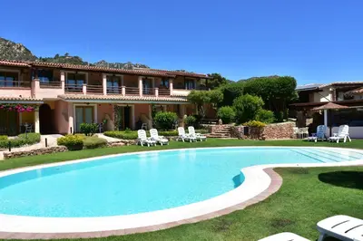 Piscina di Hotel Su Giganti o nelle vicinanze