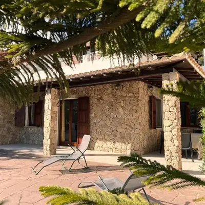 Renato Apartments