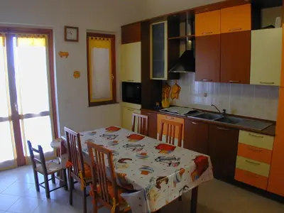 Cucina o angolo cottura di Appartamento Sanders By La Via Del Mare Viaggi e Vacanze