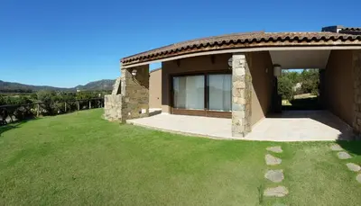 Paesaggio naturale nelle vicinanze della villa