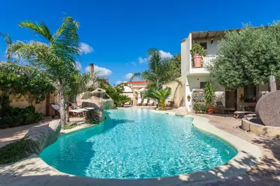 Piscina di Hotel Villa Canu o nelle vicinanze