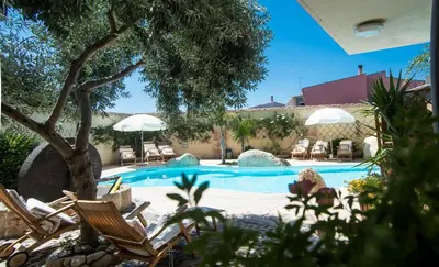 Piscina di Hotel Villa Canu o nelle vicinanze