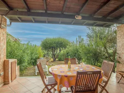 Giardino di Holiday Home Residence Delphino - REI253 by Interhome