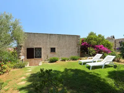 Giardino di Holiday Home Residence Delphino - REI253 by Interhome