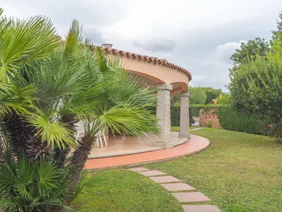 Giardino di Holiday Home Rei Sole - REI303 by Interhome