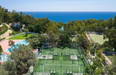 Attività di tennis o squash presso il resort o nelle vicinanze