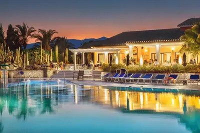 Piscina di Lantana Resort Hotel&Apartments o nelle vicinanze