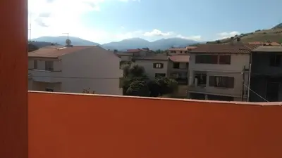 Vista generica sulle montagne o vista sulle montagne dall'interno del bed & breakfast