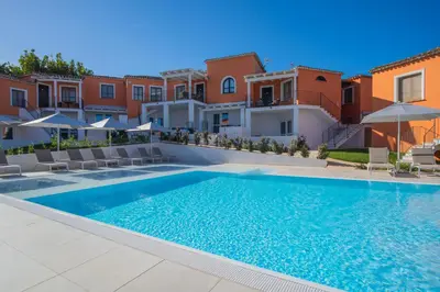 Piscina di Felix Hotels - Galanias Hotel & Retreat o nelle vicinanze