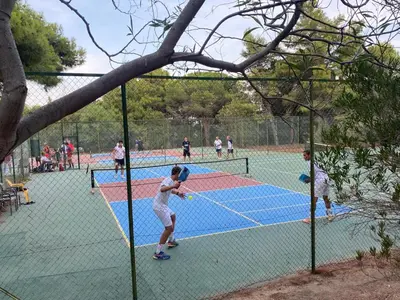 Attività di tennis o squash presso la casa vacanze o nelle vicinanze