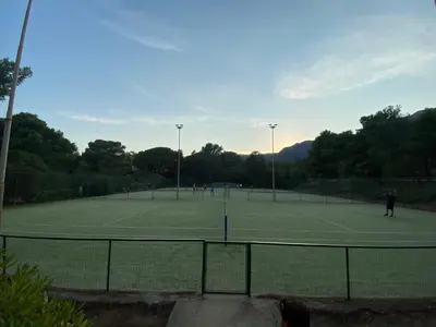 Attività di tennis o squash presso la casa vacanze o nelle vicinanze