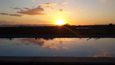 Alba o tramonto visti dall'interno dell'affittacamere o dai dintorni
