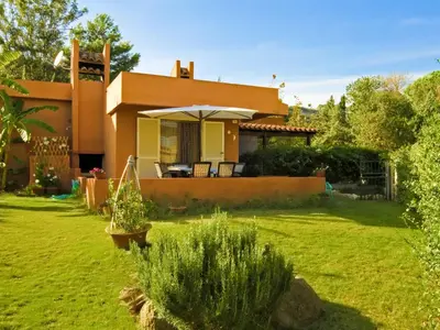 Giardino di Holiday Home BINI - REI210 by Interhome