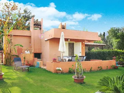 Giardino di Holiday Home BINI - REI210 by Interhome