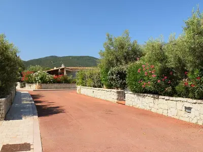 Vista generica sulle montagne o vista sulle montagne dall'interno della casa vacanze
