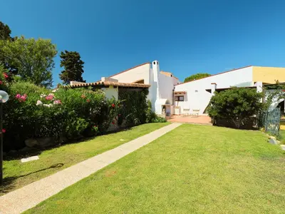 Giardino di Holiday Home Mirto Marino - REI410 by Interhome